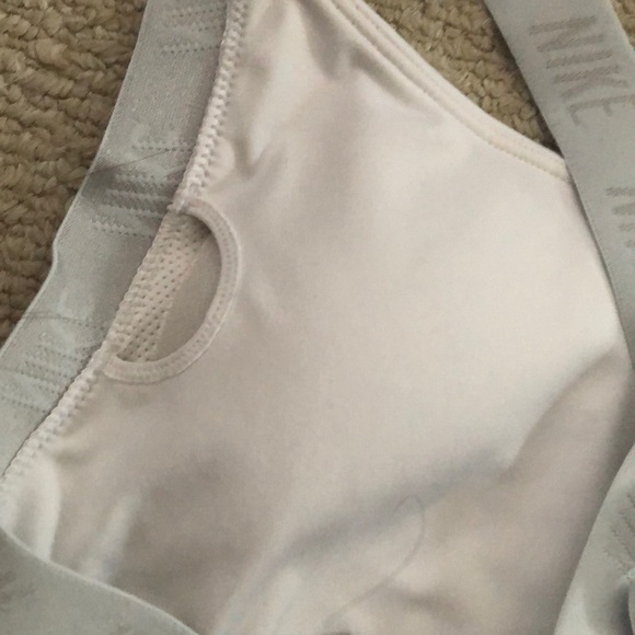Nike Limited Edition Sportsbra - Picture 3 of 3